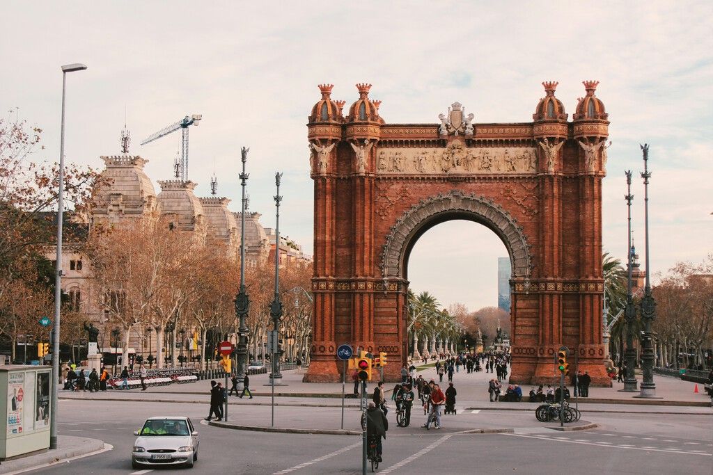 Barcelona atinge recorde negativo de natalidade — números superam colapso de 1939