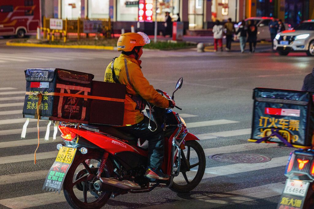 China multa gigantes do delivery após descoberta de 67 mil restaurantes inexistentes