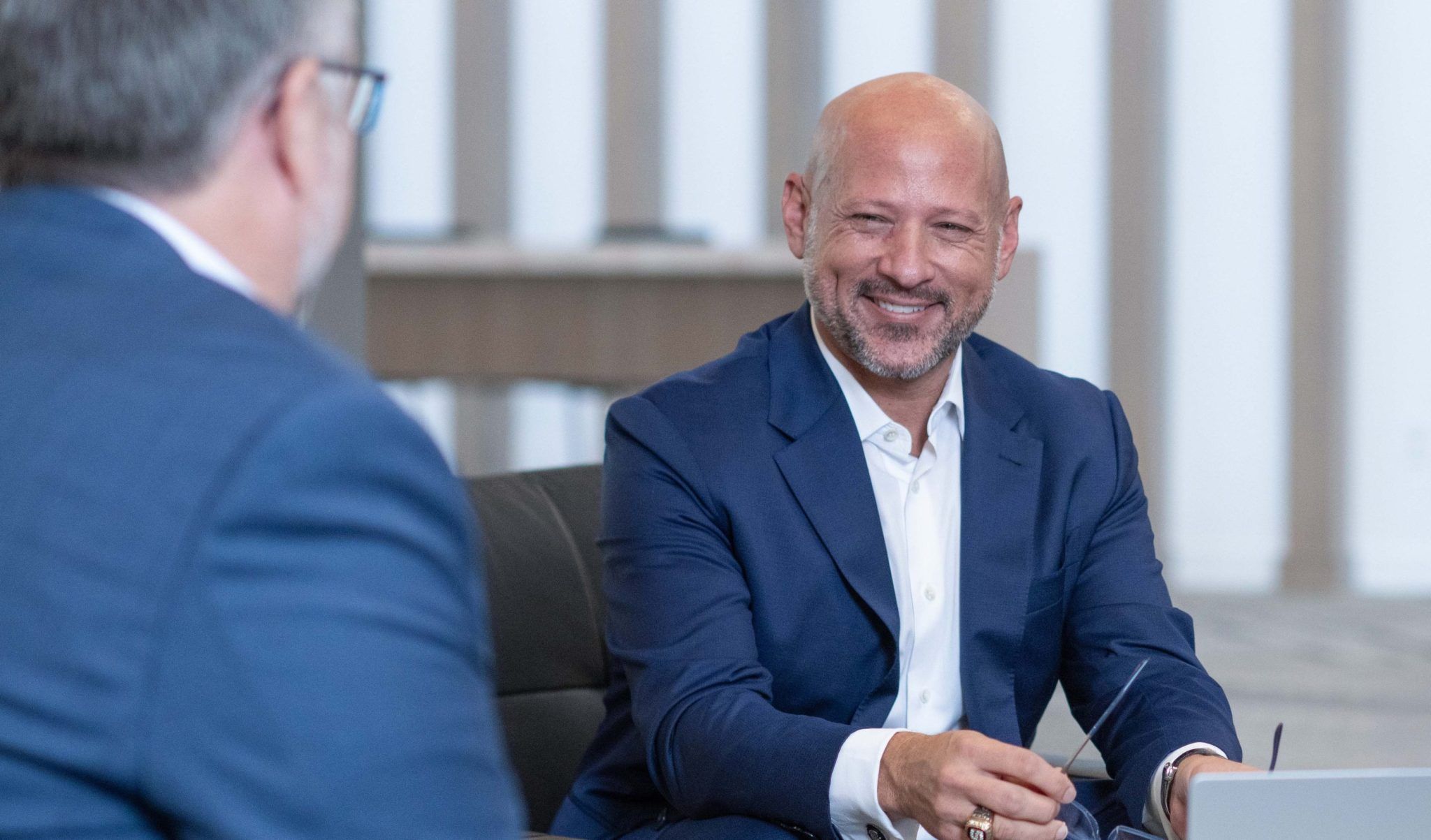 Starkey aposta em IA para aparelhos auditivos e mira o "novo pulso"