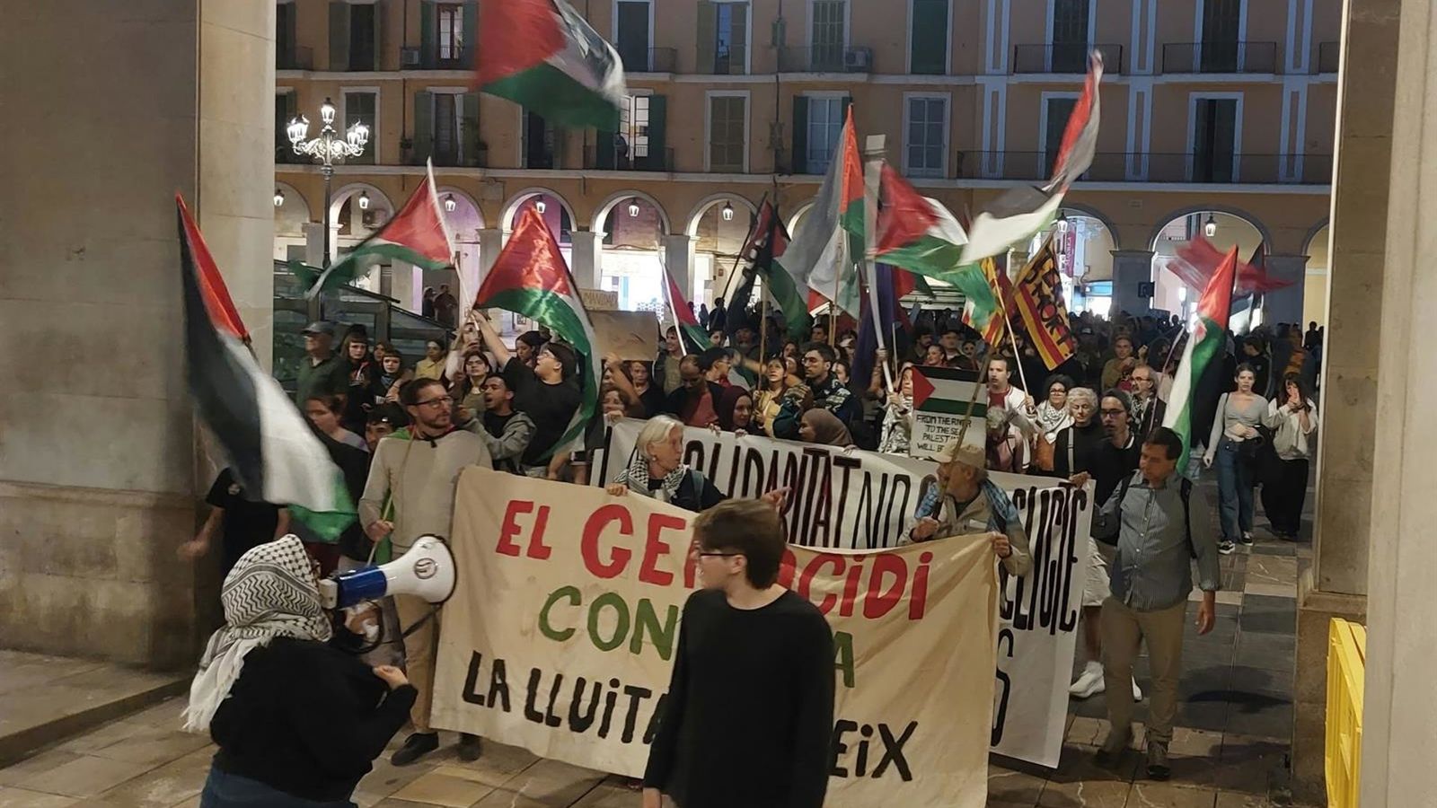 Manifestantes em Palma alertam: genocídio em Gaza persiste apesar de 'falso cessar-fogo'