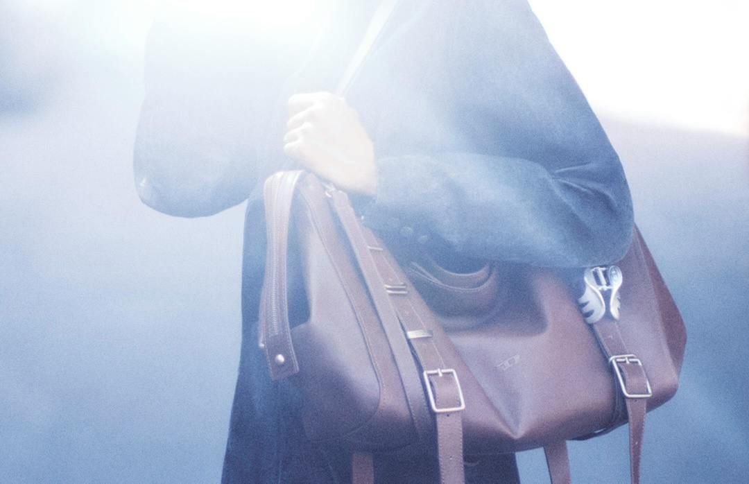 Diesel aposta em bolsa 'D-One' para reviver status de 'it-bag'