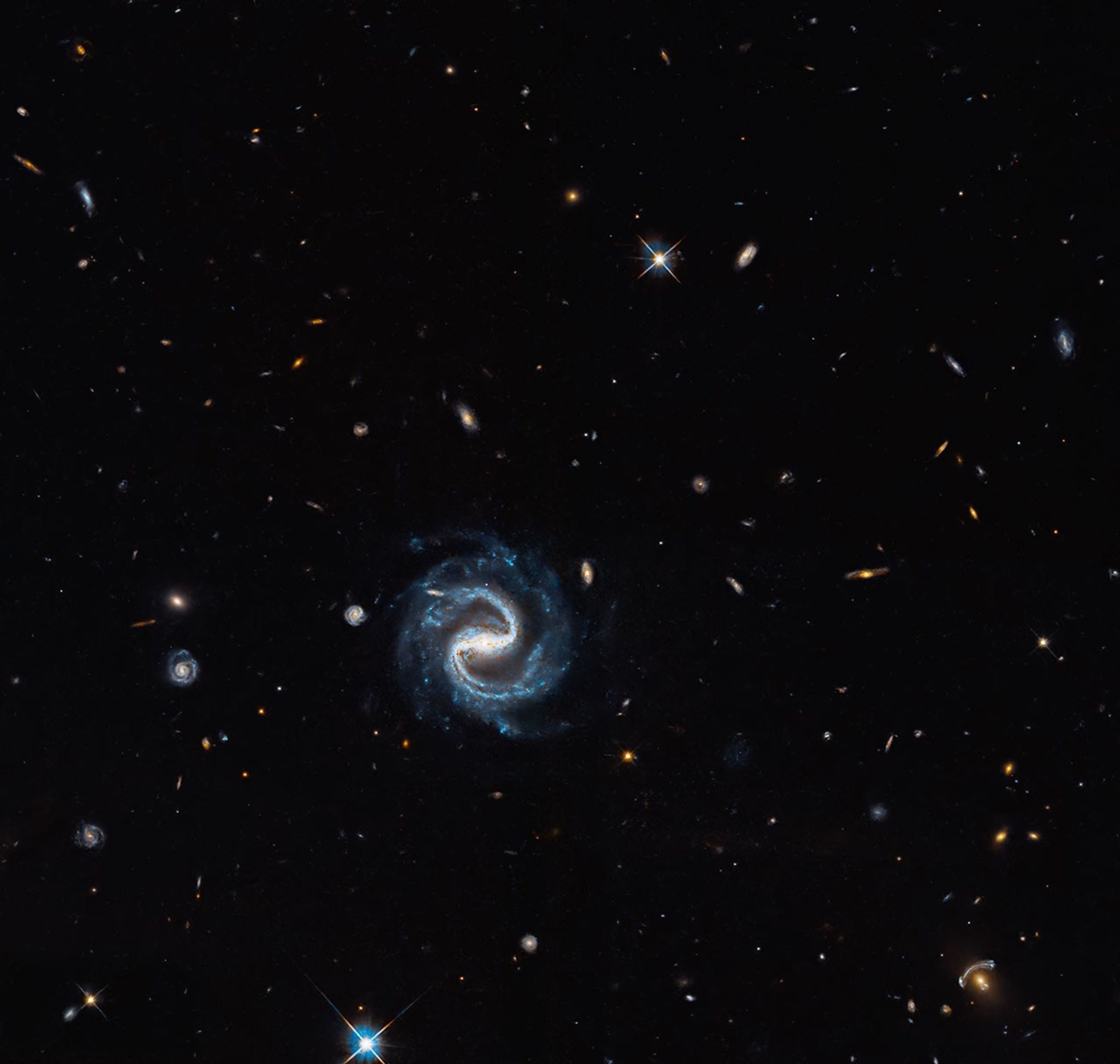 Hubble prepara o caminho para o Telescópio Roman com lentes gravitacionais