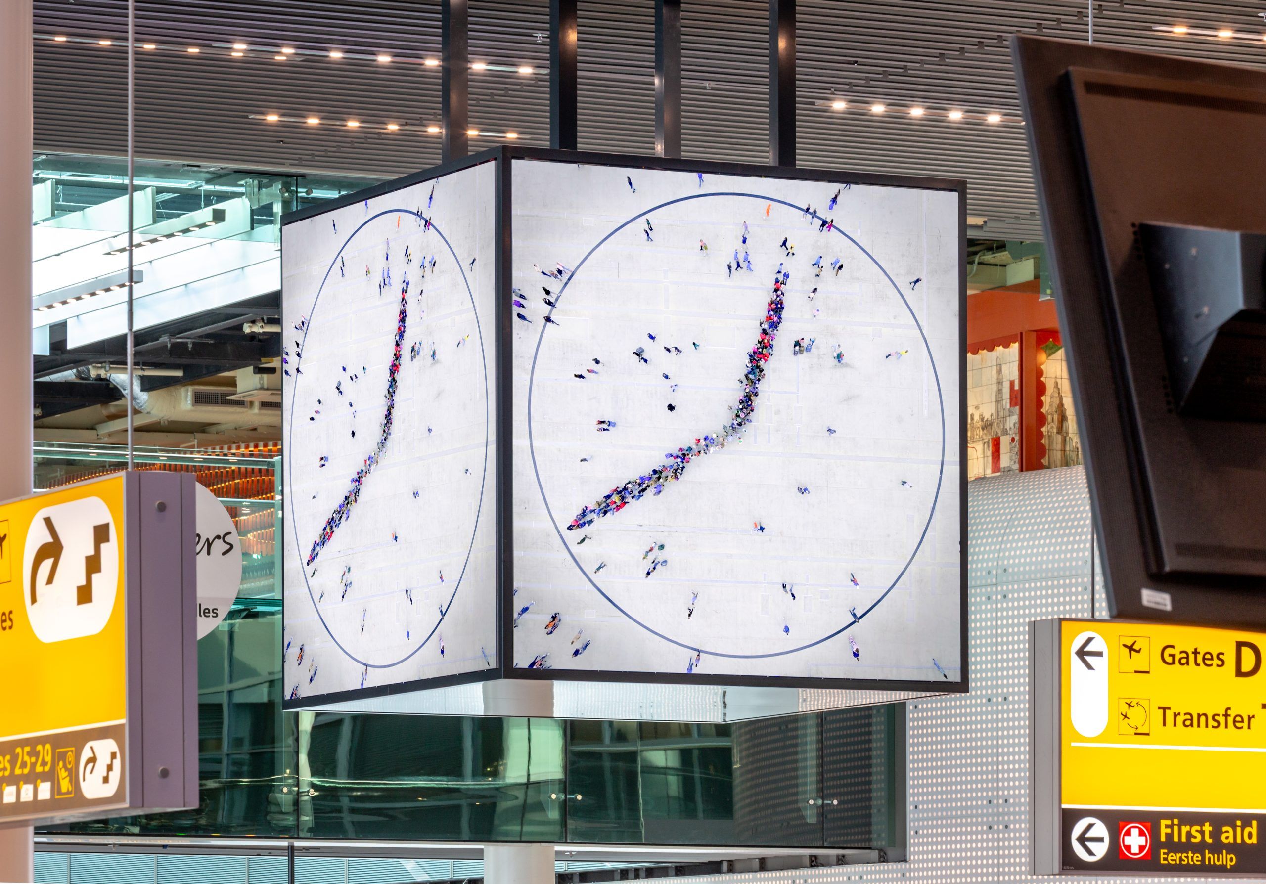 Em Schiphol, o tempo agora é feito de gente
