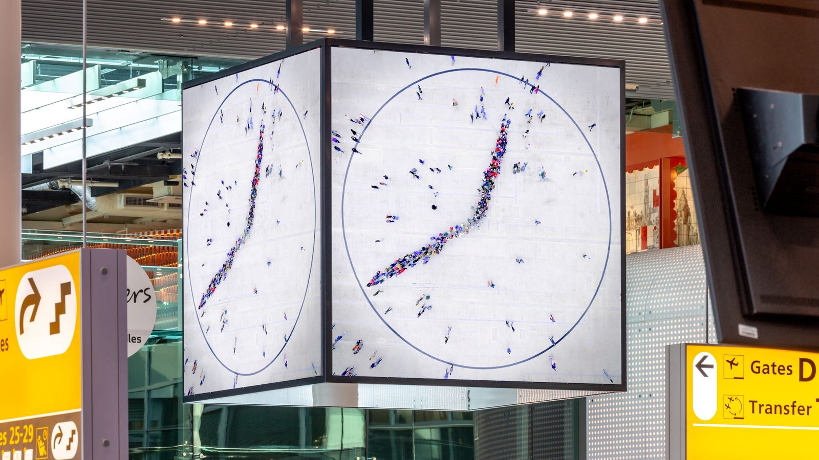 Em Schiphol, o tempo agora é feito de gente