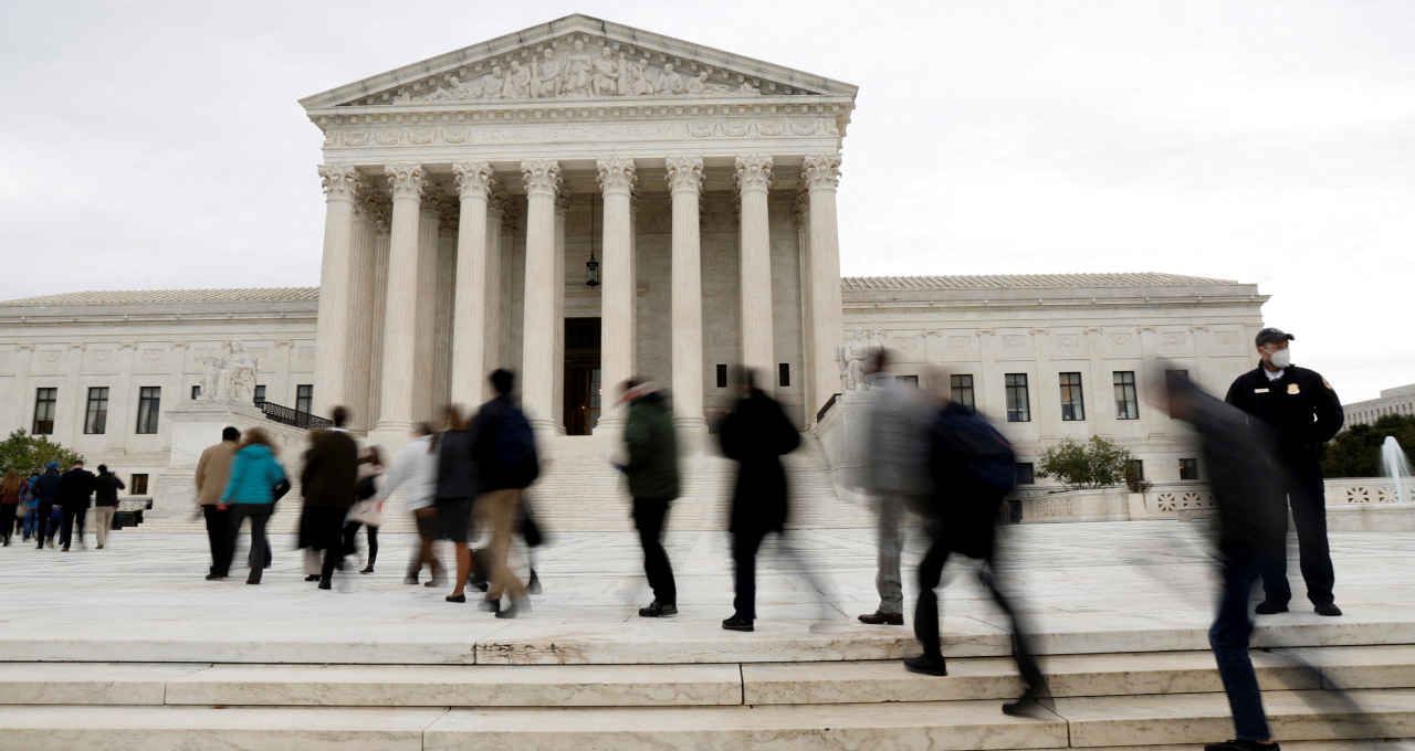 Suprema Corte dos EUA barra tentativa de Trump de demitir diretora do Fed