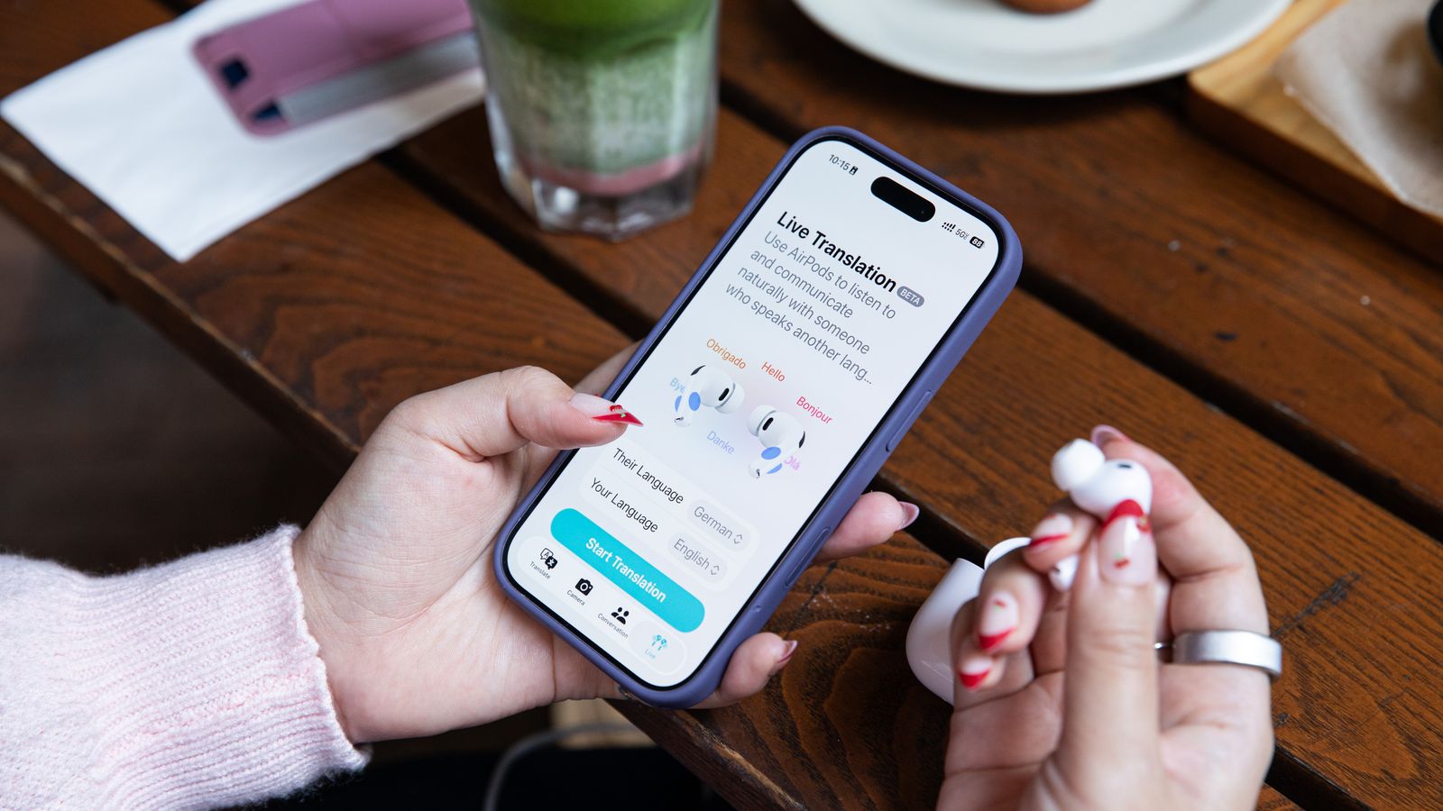 Apple prepara AirPods com câmeras e iPhone dobrável para 2027