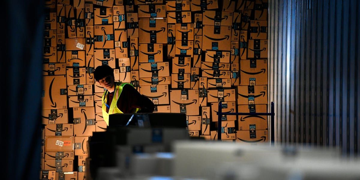 O Tetris logístico da Amazon: robôs para a reta final