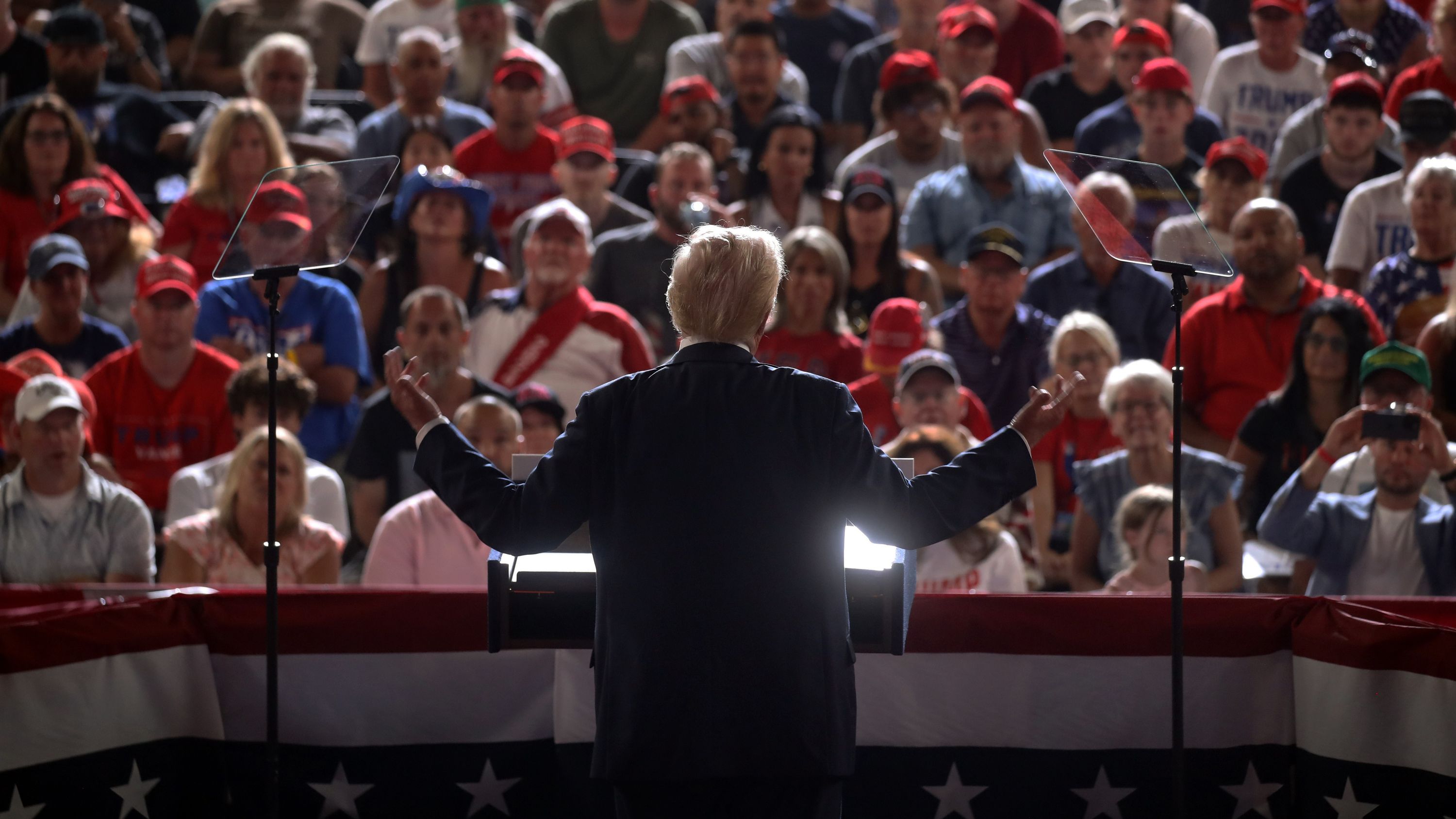 Donald Trump funde cargo de chefe de estado e líder partidário — e o custo é institucional