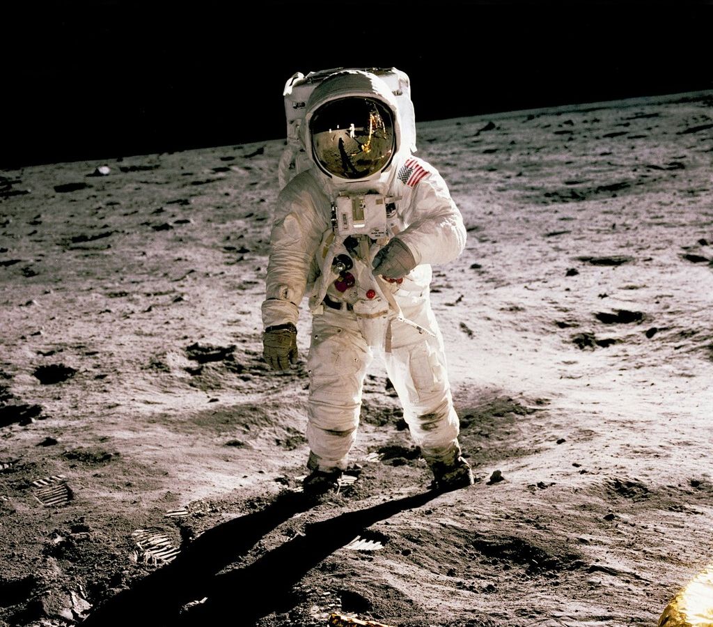 NASA paga US$ 150 mil para evitar que astronautas virem 'condensadores' na Lua