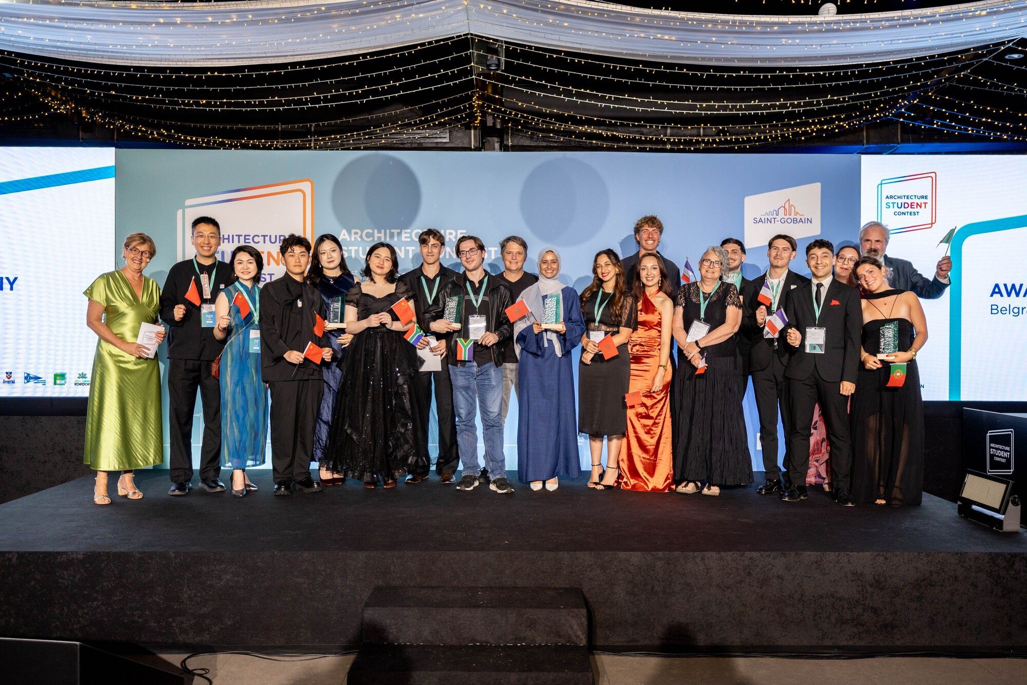 Saint-Gobain premia estudantes em projeto de revitalização industrial na Sérvia