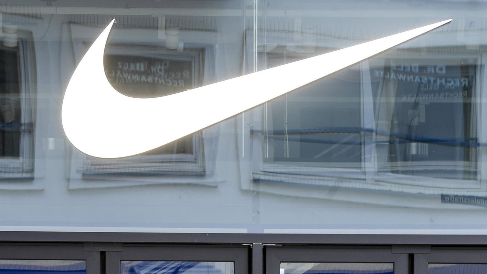 Nike lucra US$ 3,1 bi e enfrenta retração no consumo global