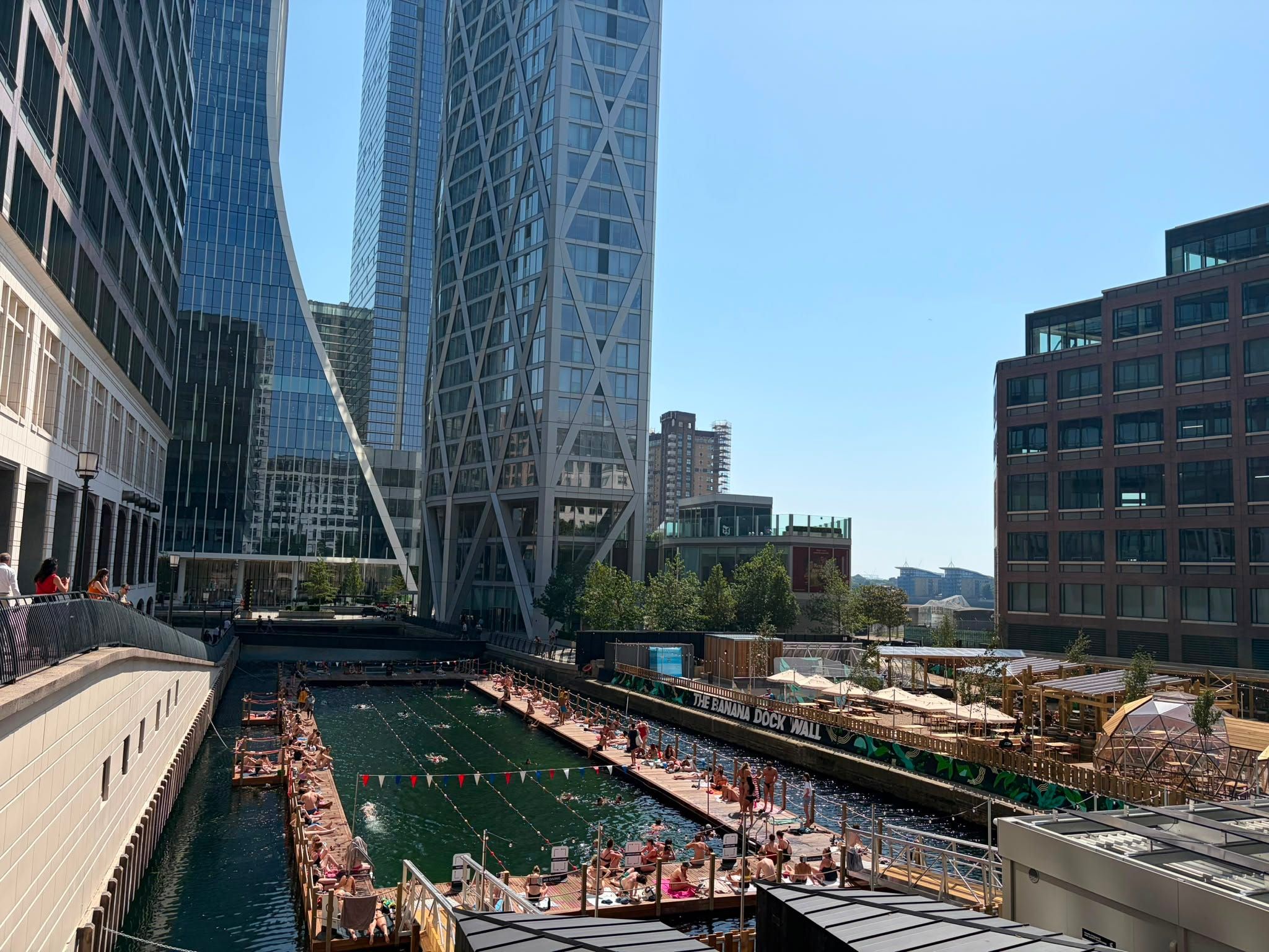 Londres sob calor extremo — a nova rotina nos escritórios de Canary Wharf