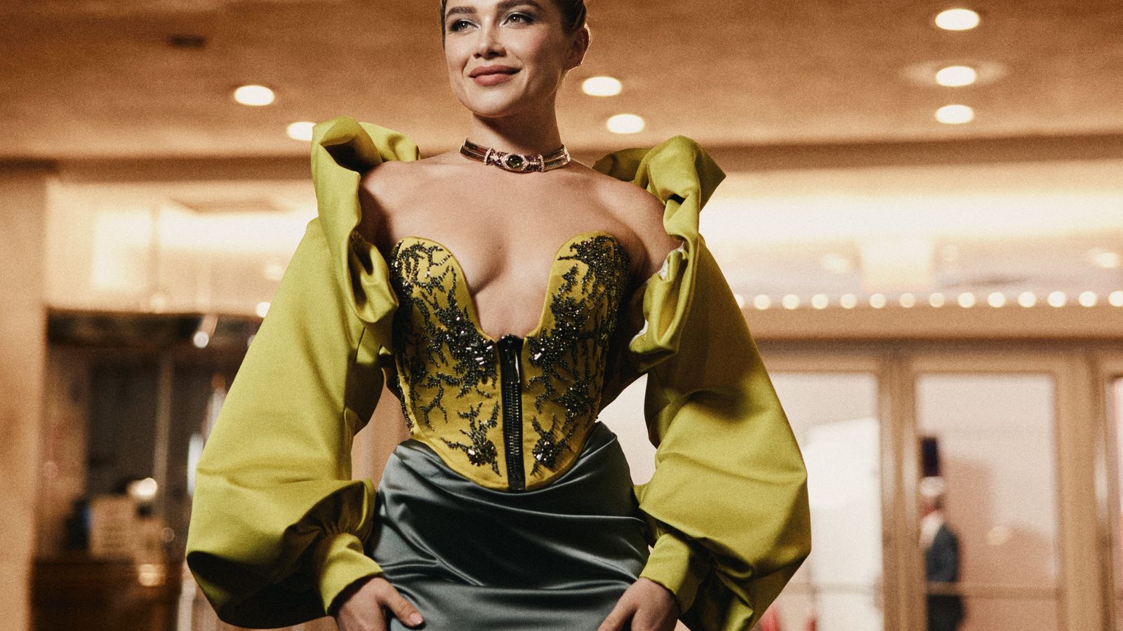 Florence Pugh desafia padrões com ousadia na moda