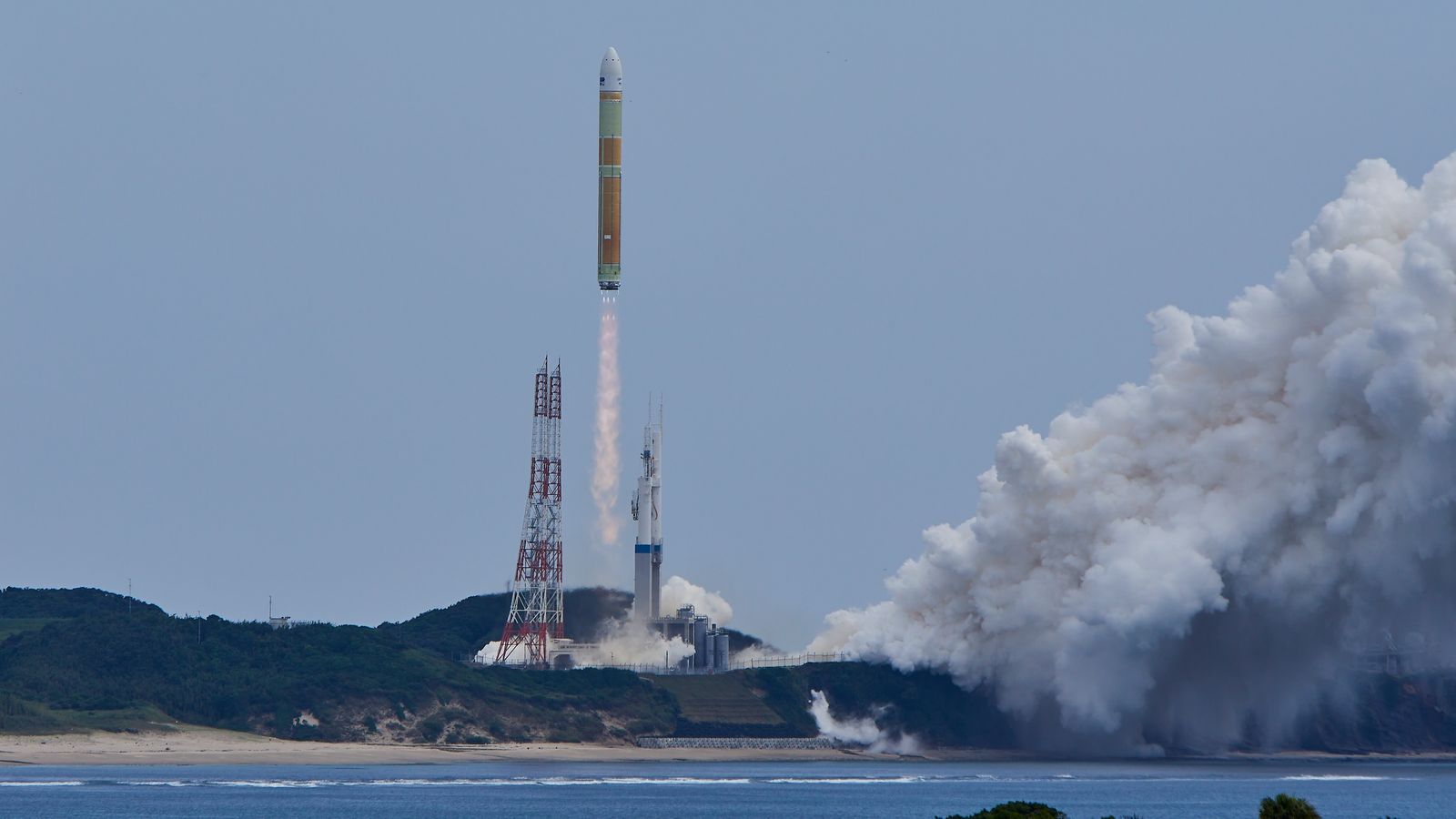 Foguete japonês H3 retoma operações com lançamento bem-sucedido de seis satélites