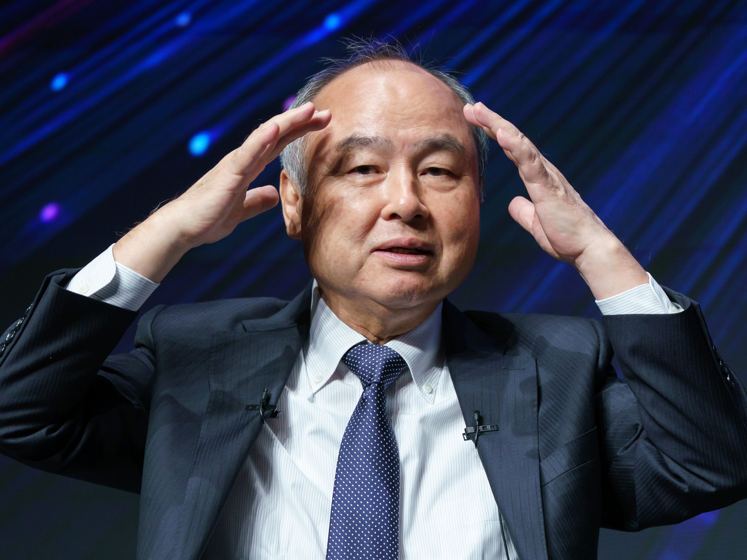 Masayoshi Son questiona viabilidade econômica de data centers orbitais de Elon Musk