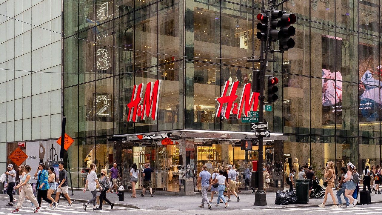 H&M acelera fechamento de 170 lojas e busca sobrevivência no varejo global