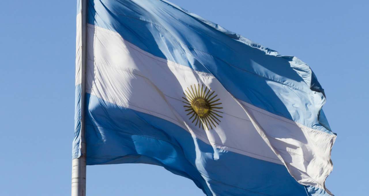 Argentina vira o jogo — exportações sobem 20% e superávit energético altera o risco-país