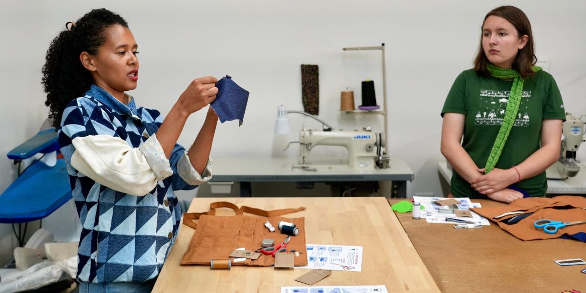 A costura da Geração Z: Levi's e Uniqlo tentam remendar sua imagem