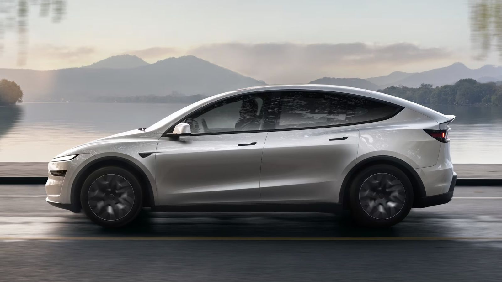 Tesla adia FSD v14 no Model YL — montadora busca mais dados de rodagem