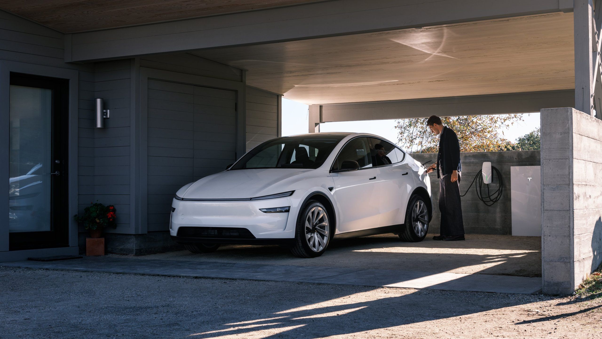 Tesla Model Y retoma liderança na França com alta de 105% nas vendas