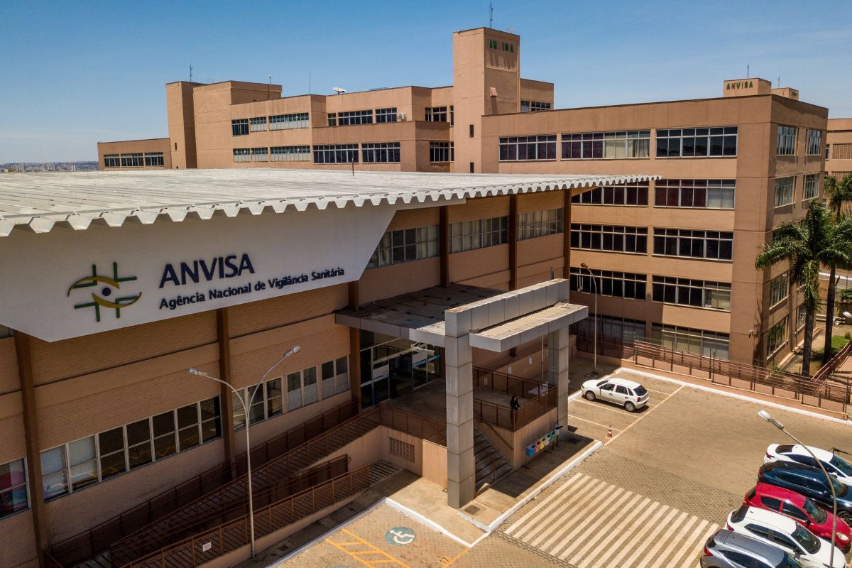 Anvisa recolhe gel íntimo falsificado encontrado na Shopee