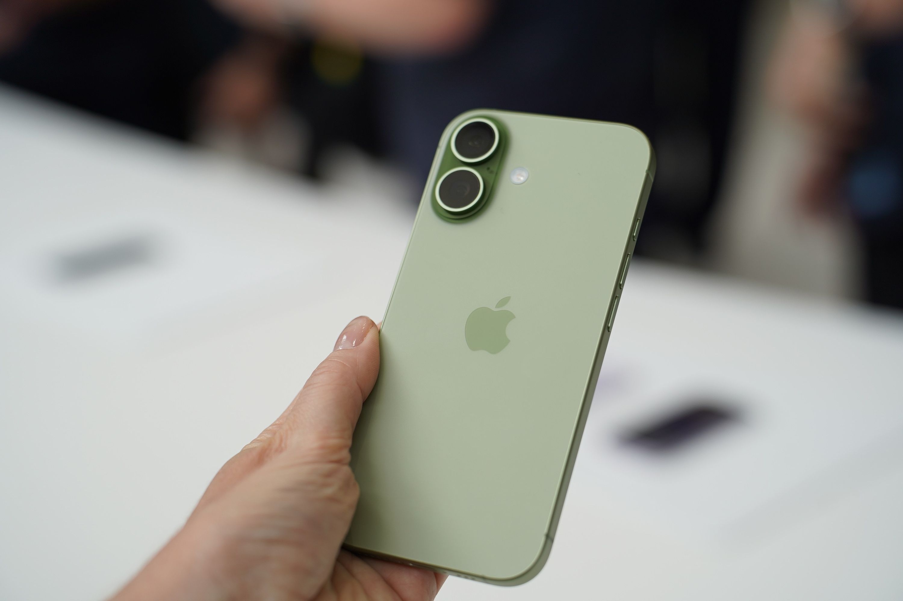 Apple parte o iPhone em dois: o fim do ritual de setembro