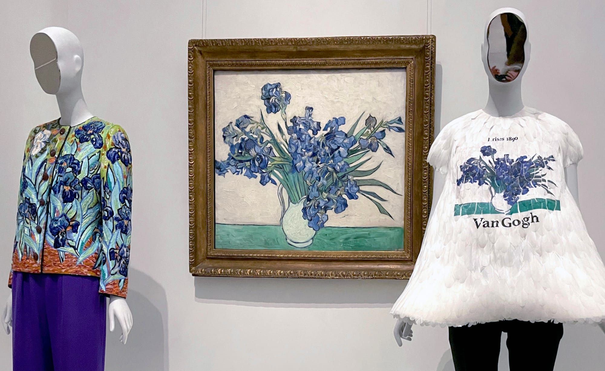 Exposição 'Costume Art' do Met: curadoria questionável e relevância histórica em xeque