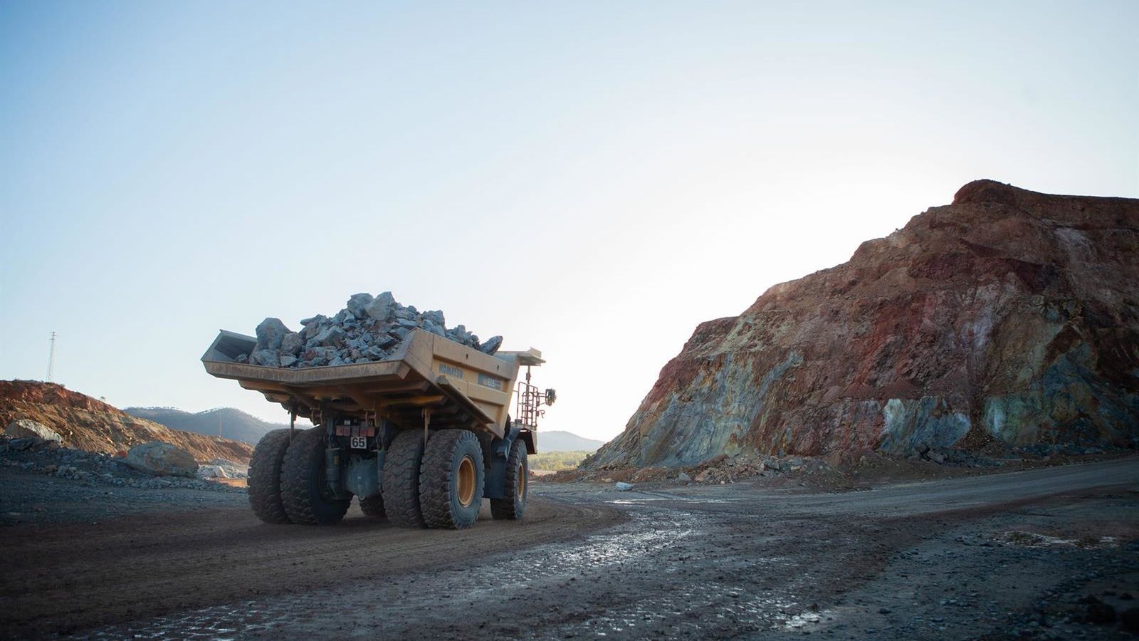 Mineração peruana impulsiona mercado de trabalho com 282 mil vagas diretas