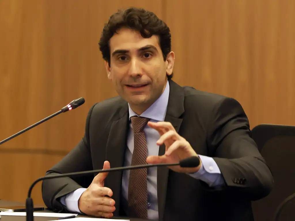 Galípolo aponta pressão de demanda e alerta para riscos de inflação no setor de serviços