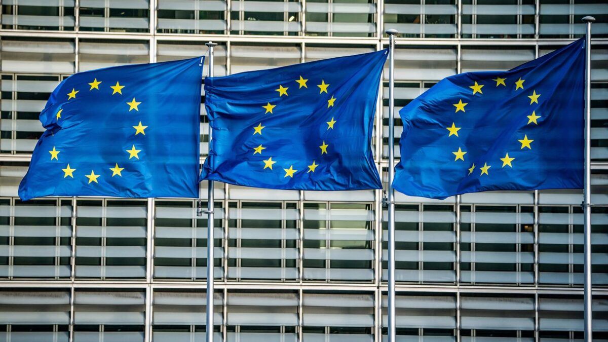 Europa dá tempo à indústria, mas cobra a conta do carbono