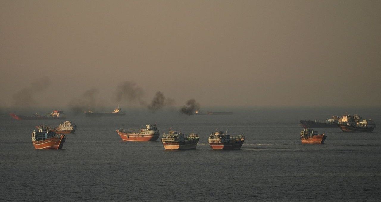 Petroleiro desafia Guarda Revolucionária e cruza Estreito de Ormuz por nova rota