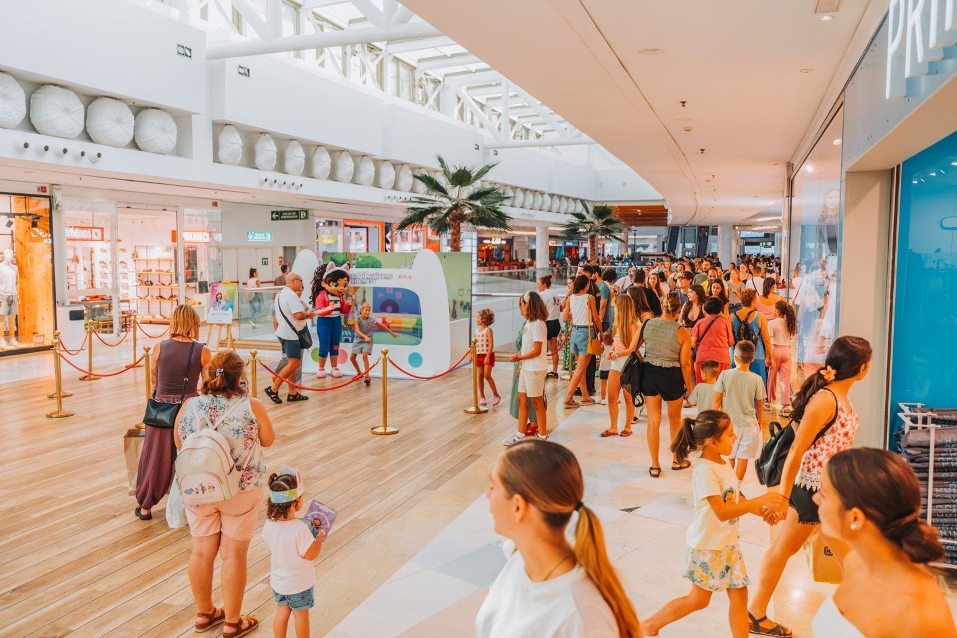 Vendas de shoppings e parques somam 6% em 2026, aponta PwC