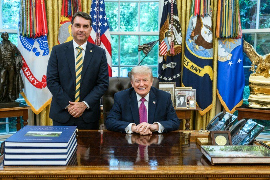 Estratégia de Flávio Bolsonaro em Washington enfrenta teste de credibilidade e riscos políticos