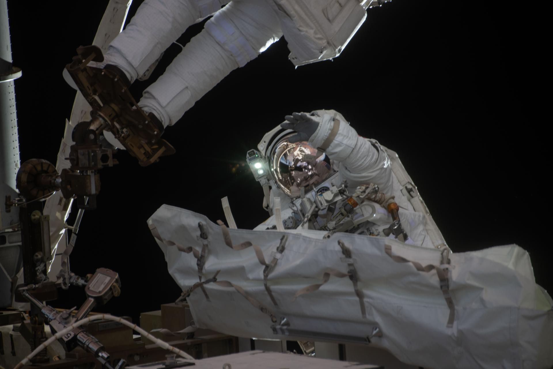 NASA prepara caminhada espacial para reparar braço robótico da ISS