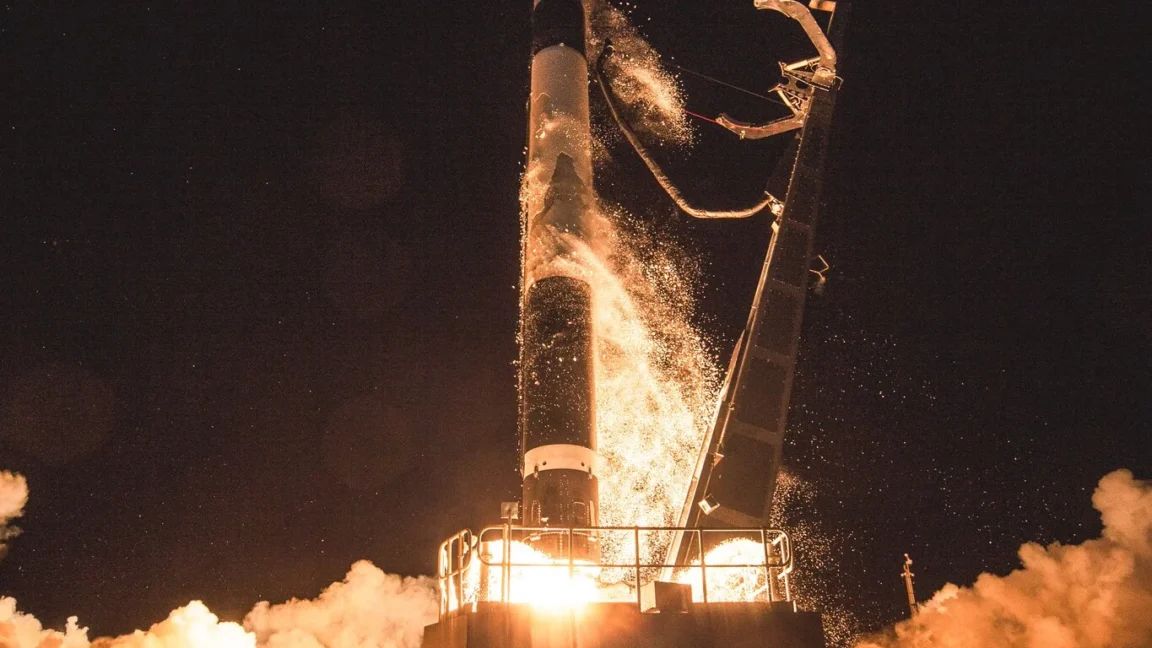 Rocket Lab redefine agilidade militar — enquanto novos foguetes dos EUA enfrentam atrasos