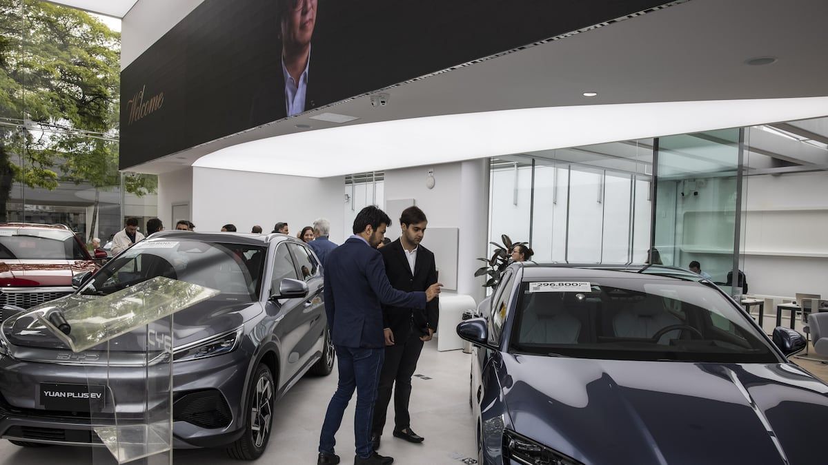 BYD acelera mercado brasileiro e Fenabrave eleva projeção de vendas para 2026