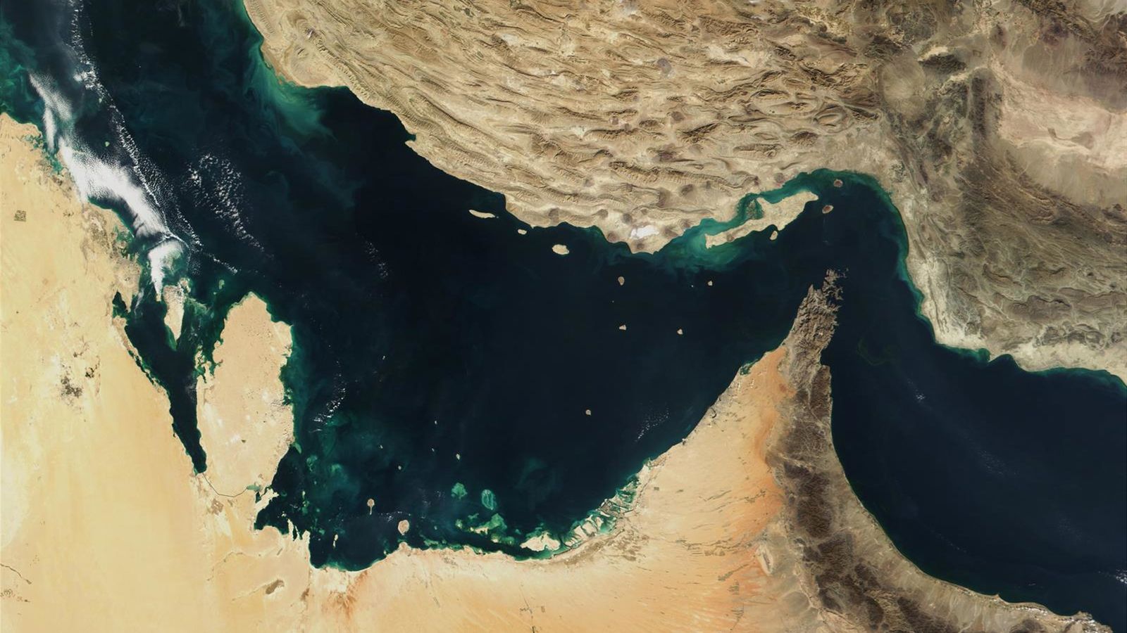 Petróleo dispara após ataque a navio qatari no Estreito de Ormuz