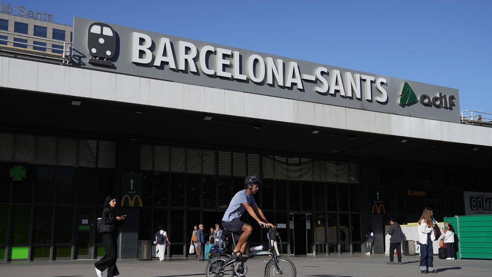 Adif ignora CNMC e mantém tarifas altas para trens Madrid-Barcelona