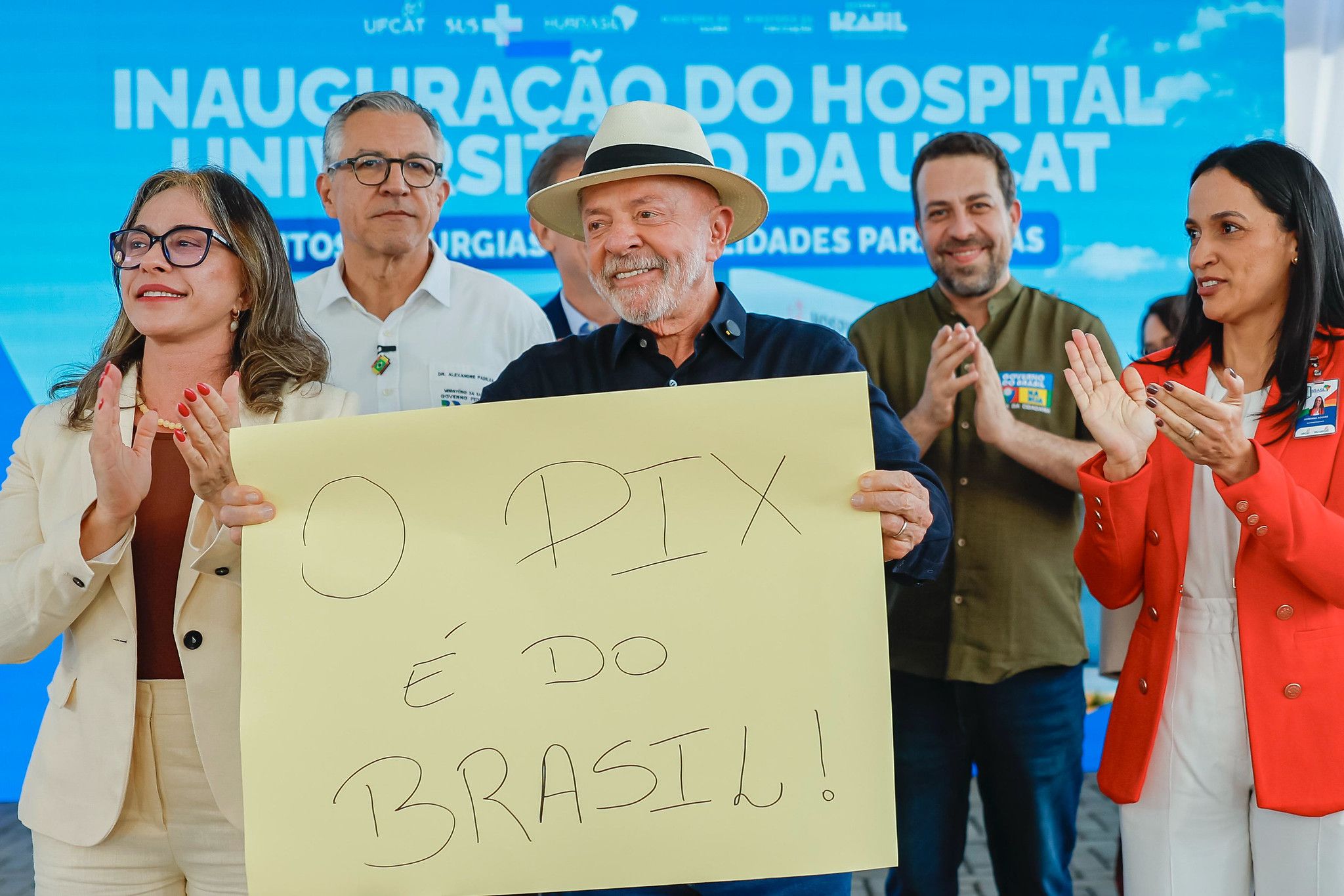 Lula cobra Trump por tarifas enquanto Casa Branca estreita laços com o bolsonarismo
