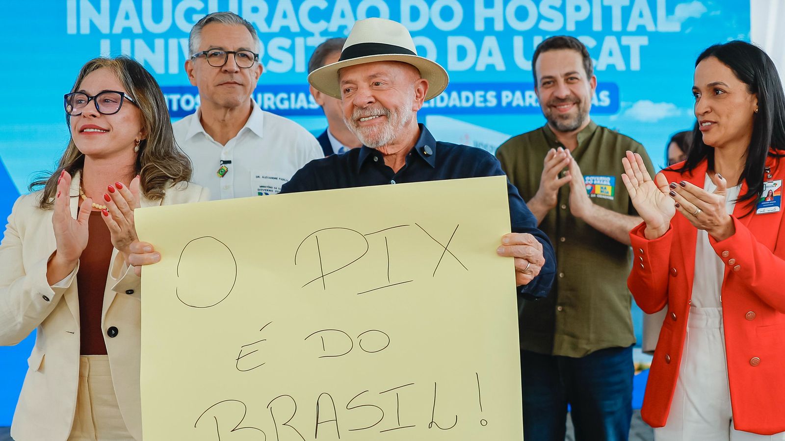 Lula cobra Trump por tarifas enquanto Casa Branca estreita laços com o bolsonarismo