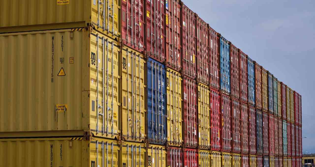 Brasil reduz projeção de superávit comercial para 2026, mas vê saldo forte