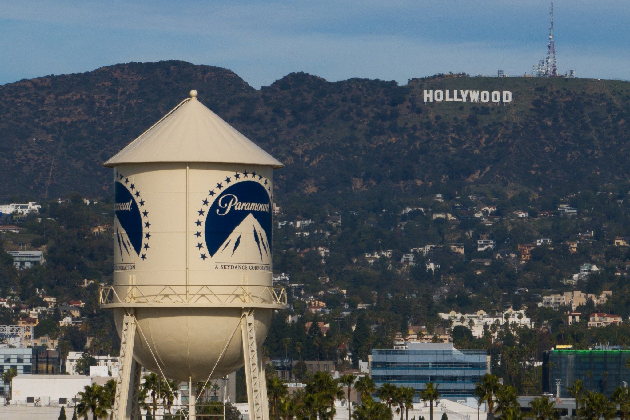 Paramount investe US$ 1,5 bi em filmes e cede em independência editorial da CNN