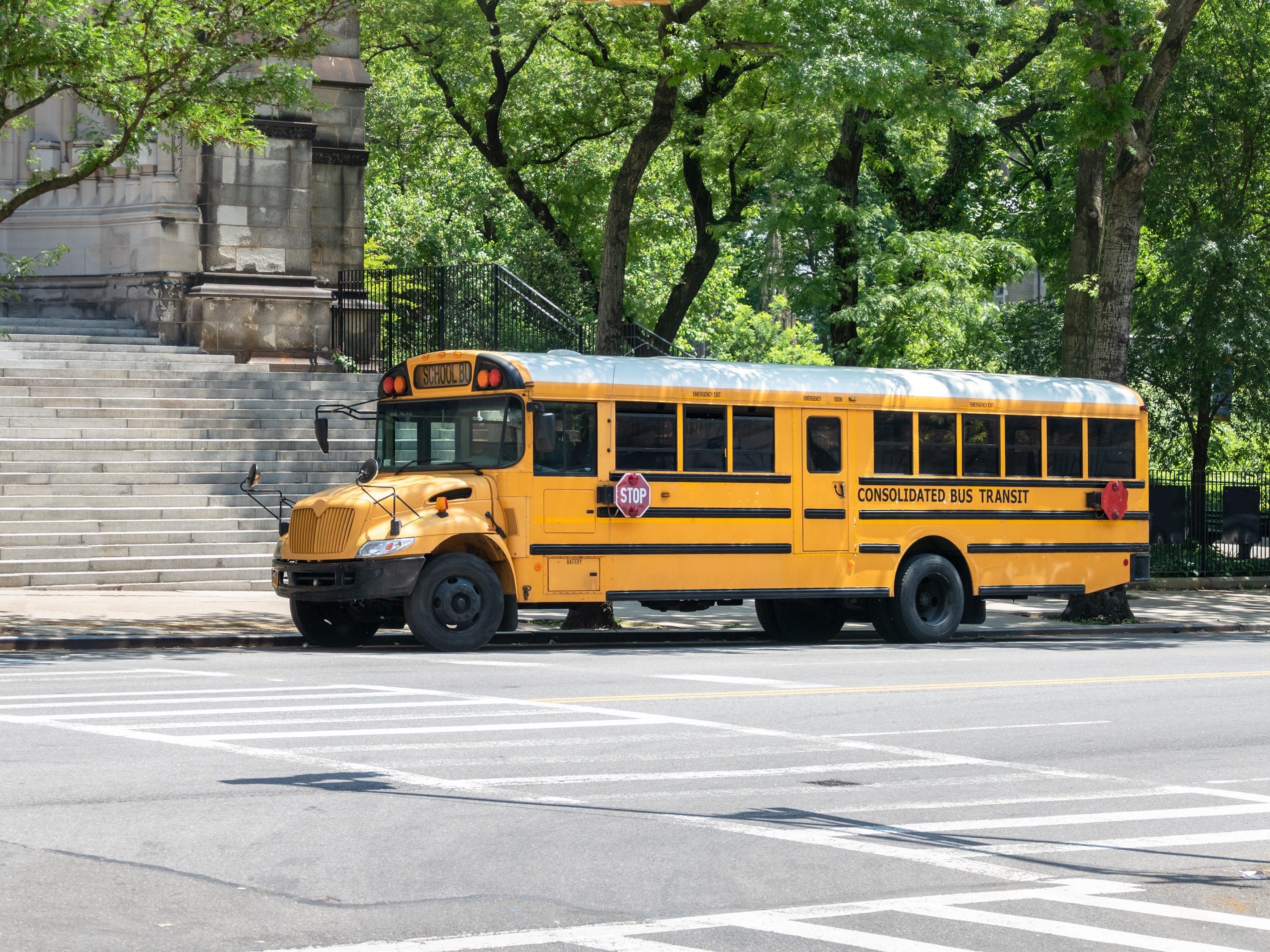 Abismo no financiamento escolar dos EUA revela desigualdade entre estados — e o custo por aluno