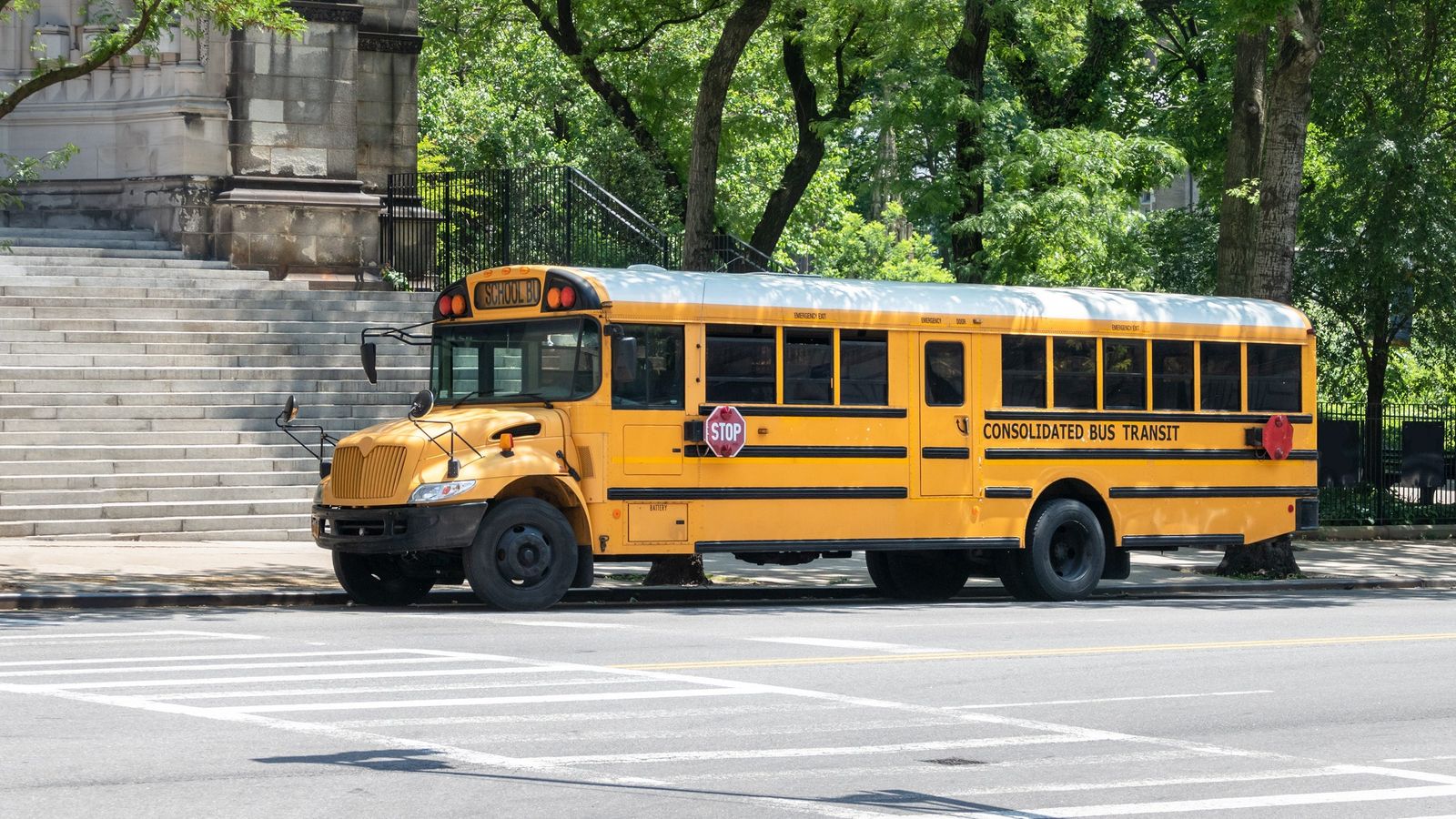 Abismo no financiamento escolar dos EUA revela desigualdade entre estados — e o custo por aluno