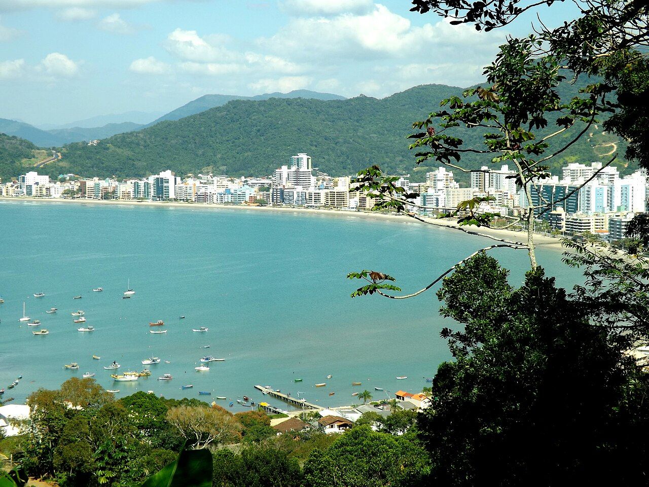 Itapema supera Balneário Camboriú e assume metro quadrado mais caro do país