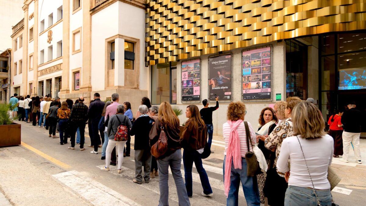 Uma cadeira, três governos: a briga pela gestão de um teatro espanhol
