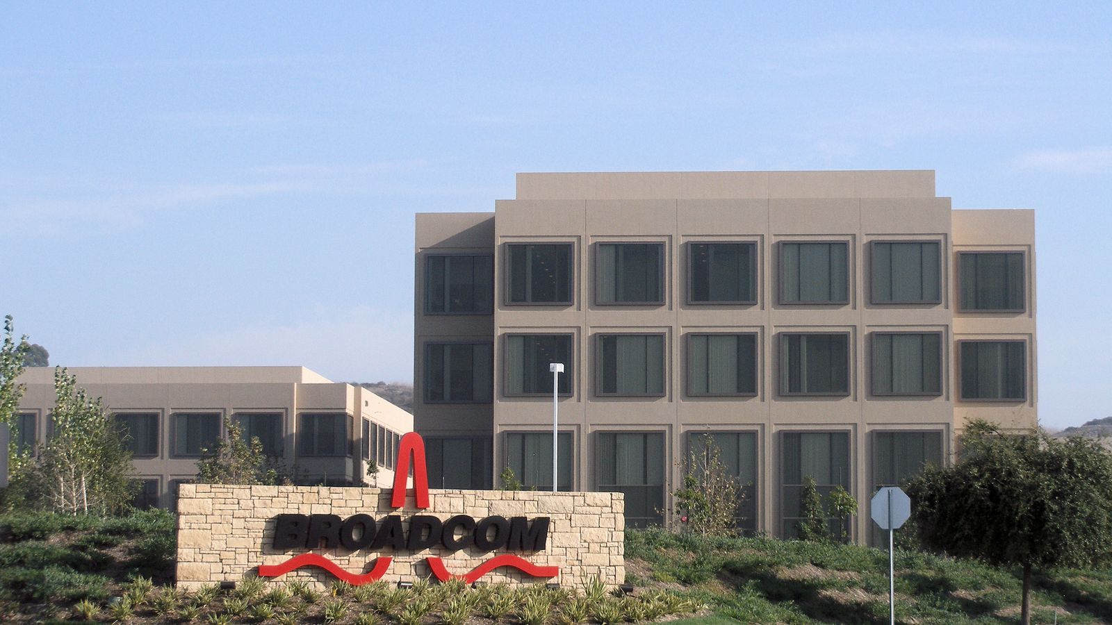 Broadcom empresta US$ 42 bi para Anthropic em pacto de chips