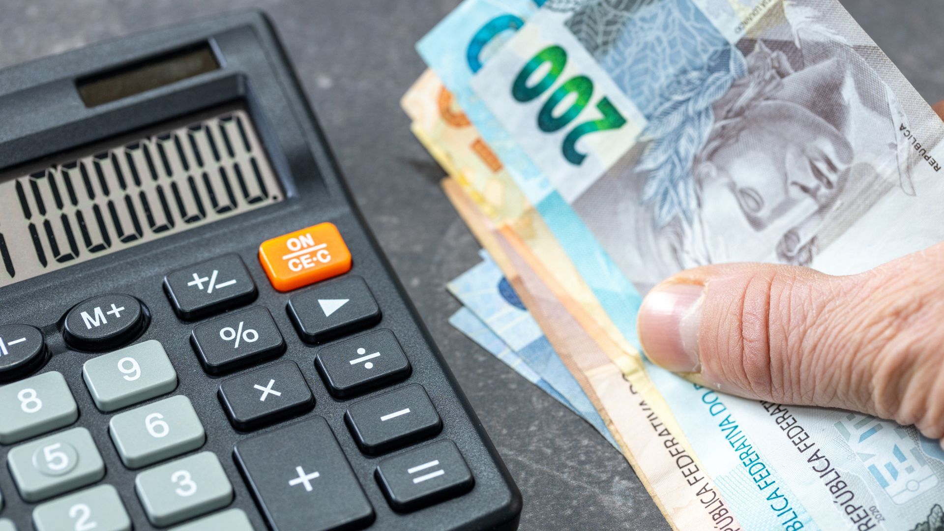 Governo avalia taxar LCI e LCA com IOF para fechar contas