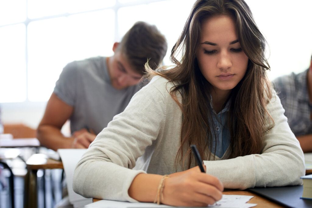 Fraude acadêmica com IA derruba médias em Brown — e expõe crise de integridade na Ivy League