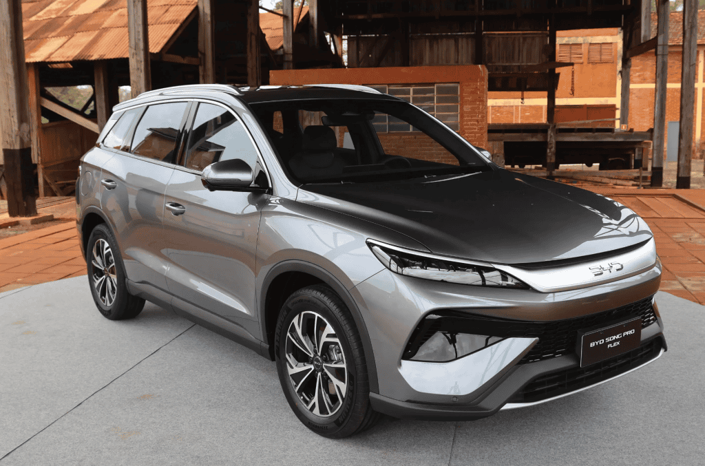 BYD desafia ceticismo com híbridos flex e elétricos acessíveis no Brasil